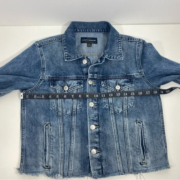 Lucky Brand The Tomboy Trucker Distressed Raw Hem Cropped Denim Jean Jacket M - Picture 9 of 12